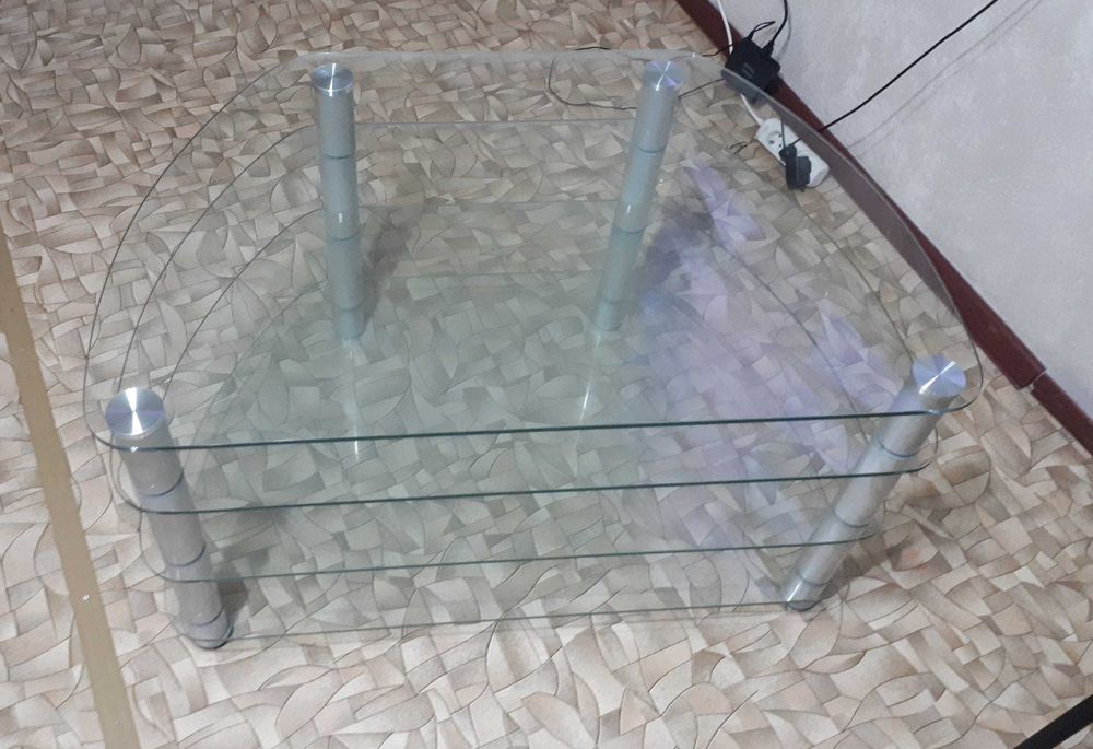 Стеклянный стол тумба