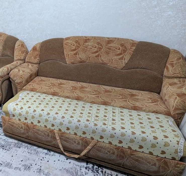 Продается диван в хорошем состоянии