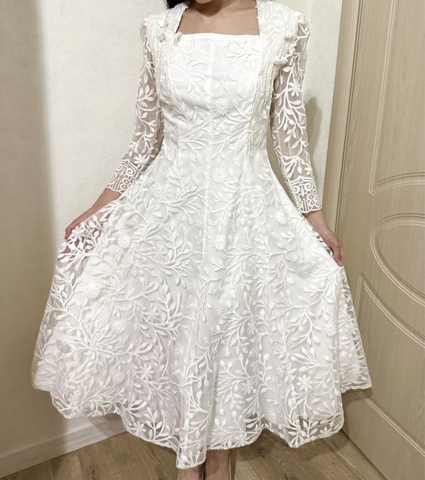 Белое красивое платье