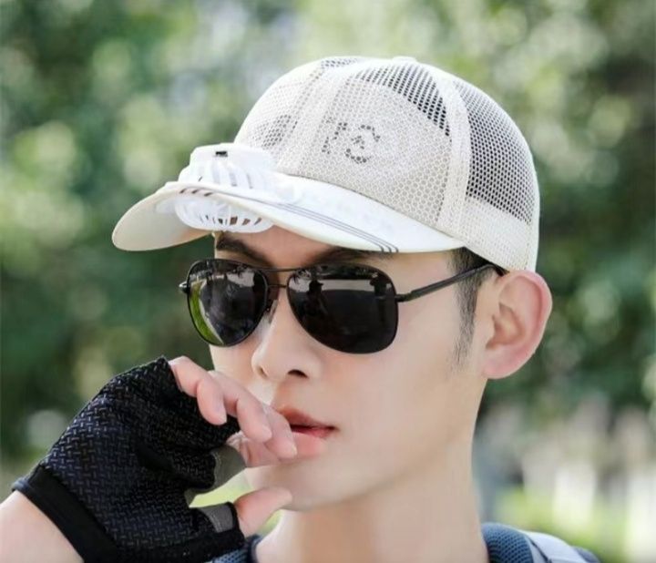 Бейсболка с вентилятором