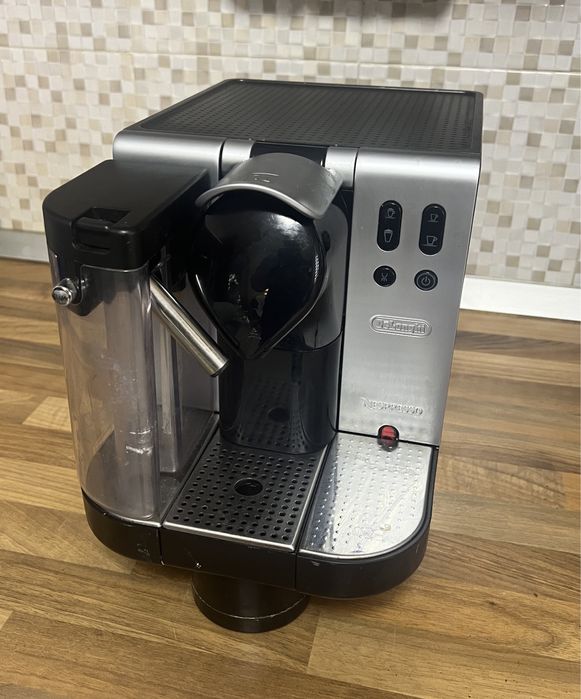 Aparat de cafea Delonghi Nespresso