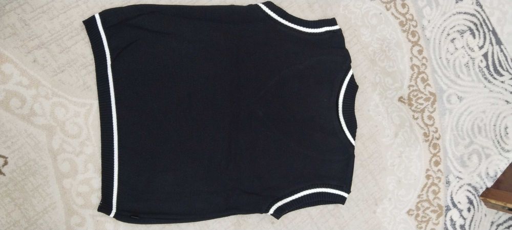 Продаю школьный жилетку