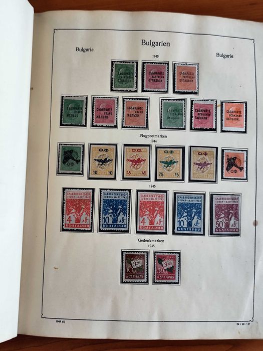 Продавам класьор с марки около 215  голям от 1945-1970