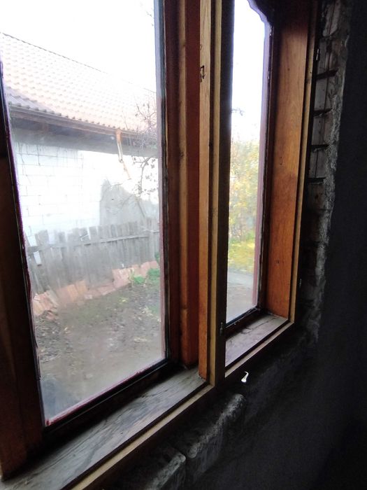 Vand uși și ferestre lemn masiv stejar uscat de peste 10 ani, stare b
