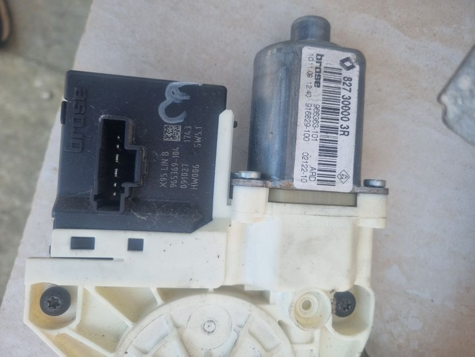 Macara  electrica ușă dreapta spate renault megane 3 hatchback  2011