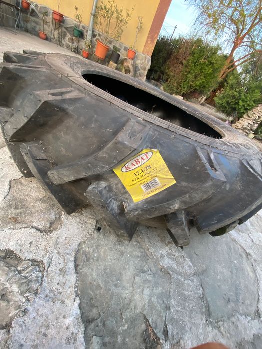 Vând roată tractor Kabat.