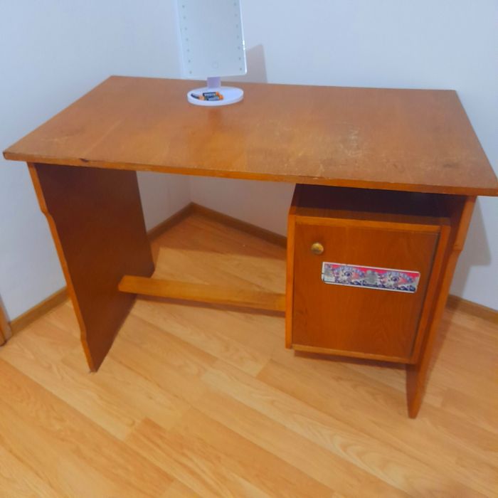 Birou din lemn si masută !Stare buna !