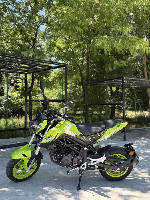 Motocileta Benelli 125 TNT