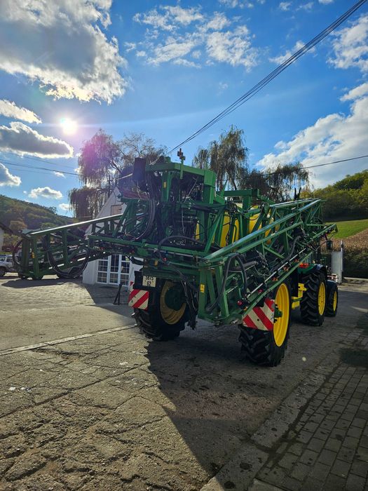 Met erbicidat tractat John Deere 832