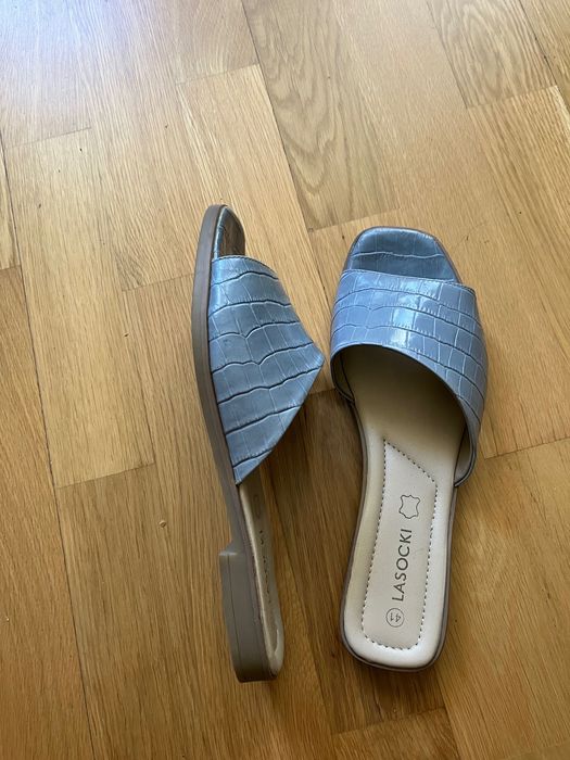 Светло сини лачени кожени чехли, р-р 41