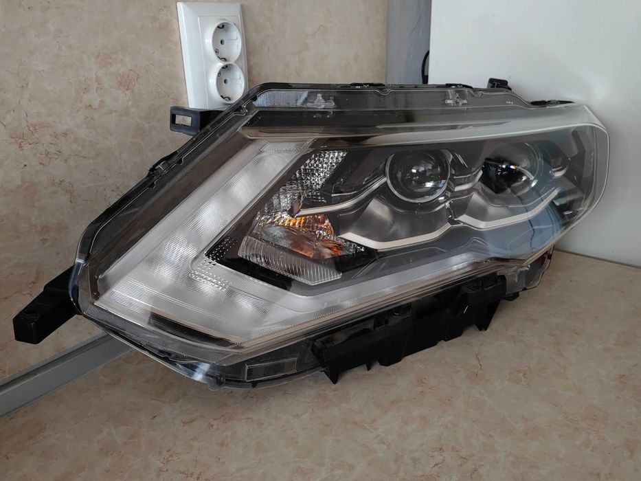 Фар Nissan X-Trail LED ляв / Фар Nissan X trail Оригинален