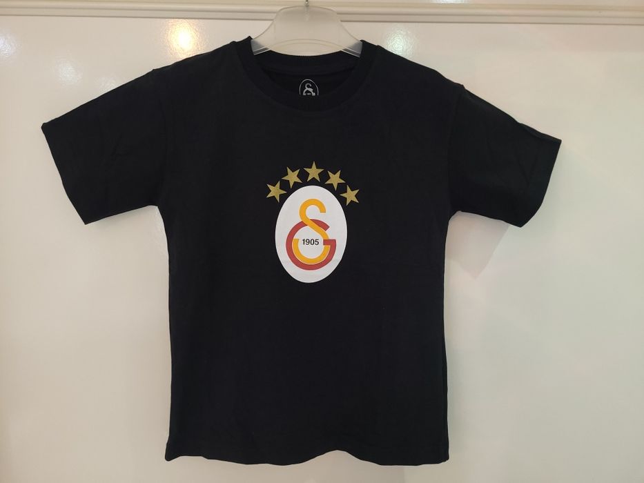 Тениски и шорти на Галатасарай