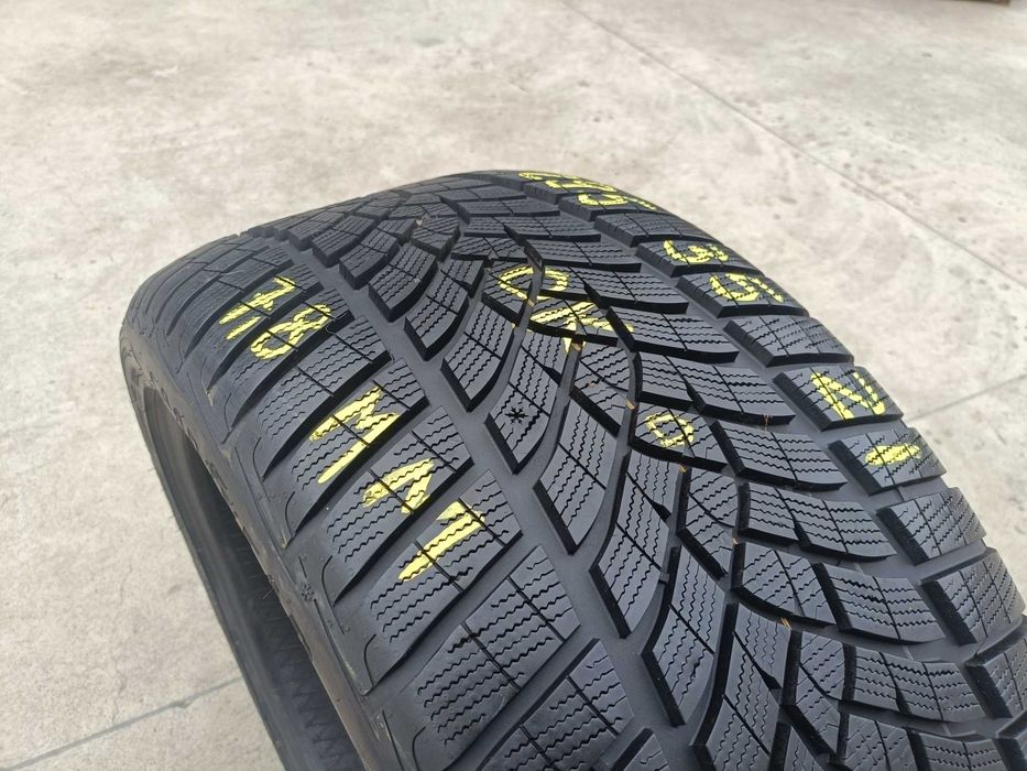 O anvelopa de iarna 295 35 21 Goodyear UltraGrip Performance 7,8 mm