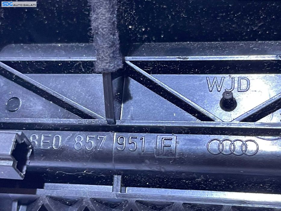 Scrumiera Bord Consola Centrala Audi A4 B7 2005 - 2008 Cod 8E0857951F