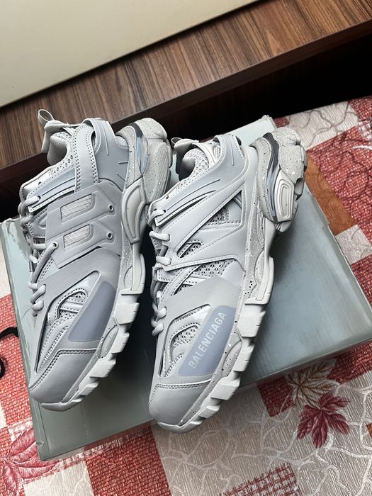 Balenciaga track “Gray”