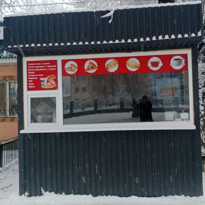 Бутик темірден жасалған. Ауданы 3*3 9 м2. Алды пластик терезе есігі де