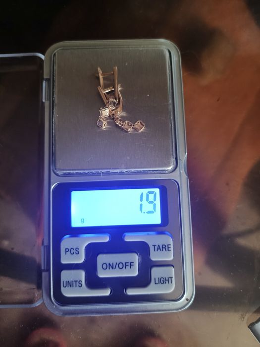 Продам серьги золотые, 585