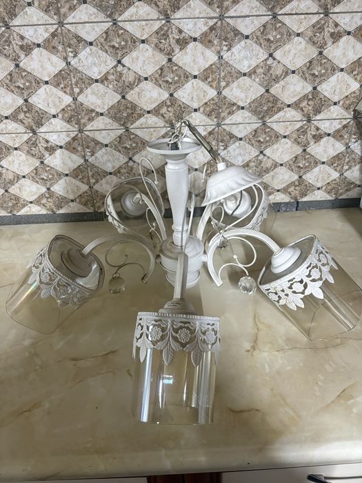 Продам люстру в хорошем состояние!