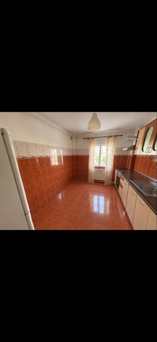 Inchiriez ap 2 camere decomandat
