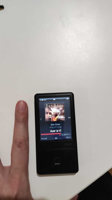 iRiver E100 - FLAC MP3 player, difuzoare, slot SD, video, inregistrare audio, radio FM