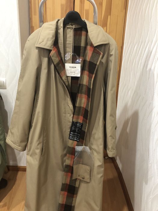 Продам плащи женские