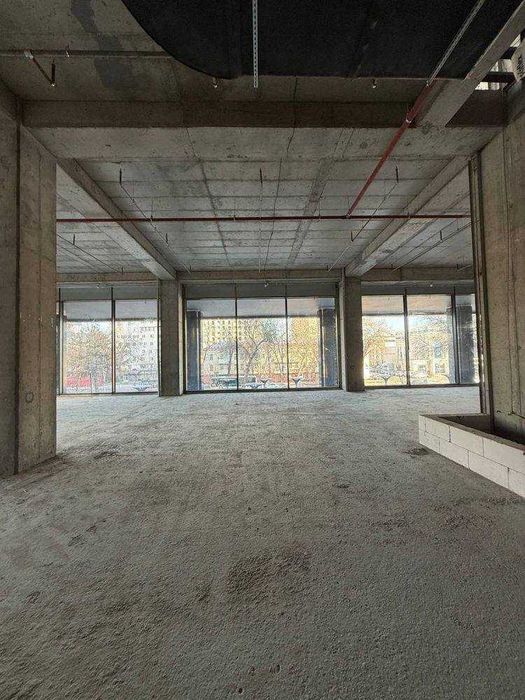 Первая линия 560 м2 в Piramit Mall ул Бобура 1-нотариальня Аэропорт