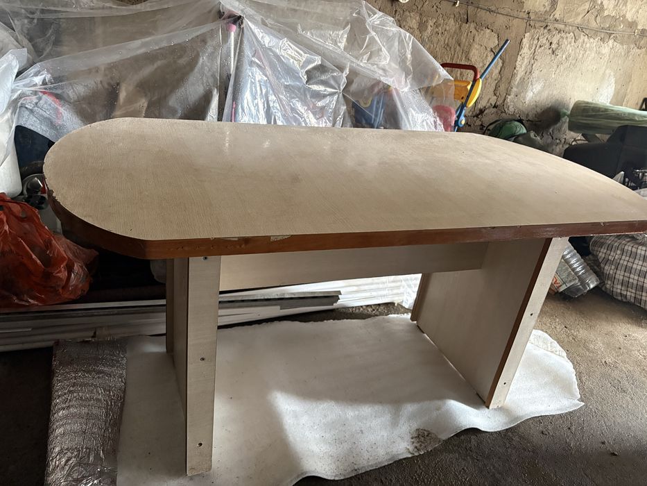Стол из настоящего дерева