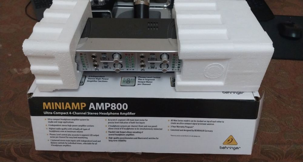 Behringer AMP800. 4х канальный усилилитель.