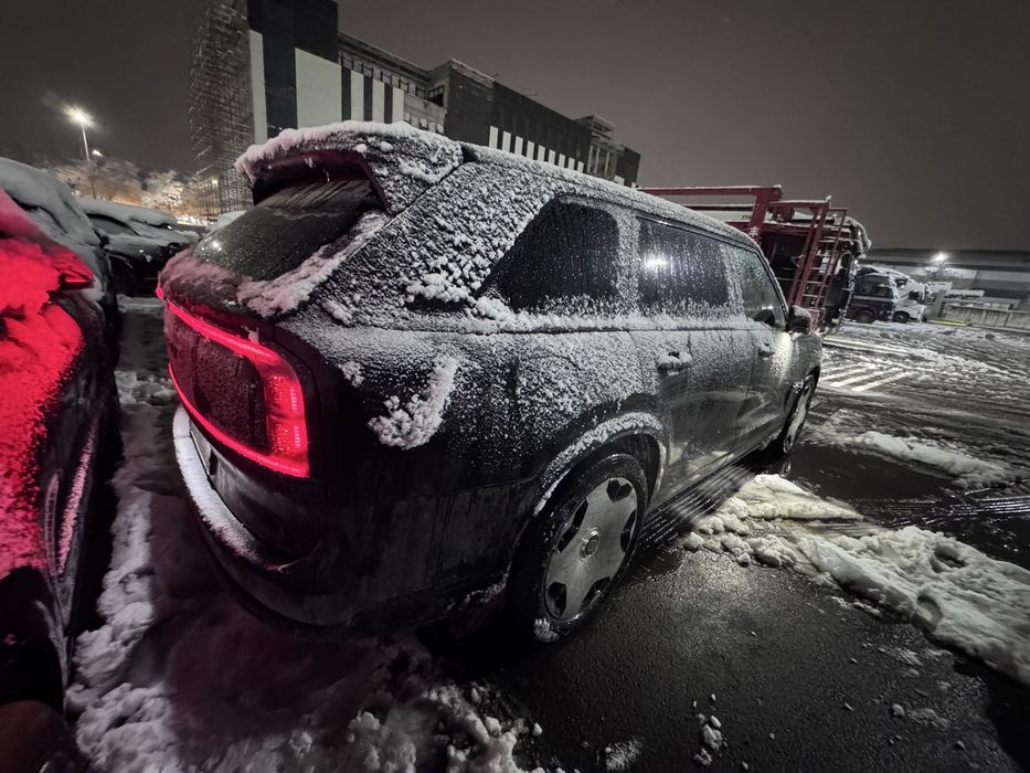 Zeekr 9x 70 kv full black edition sideniya aylanadi 2ta manitor bor