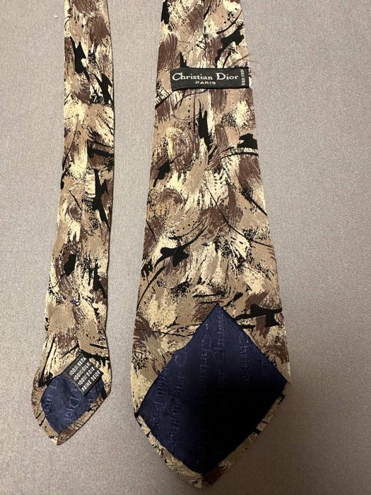 Колекция от 100 маркови вратовръзкиGucci,Dior,Kenzo,Yves Saint Laurent