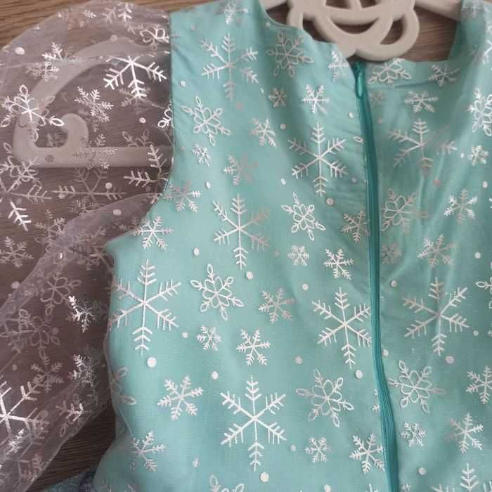 Платье нарядное на девочку