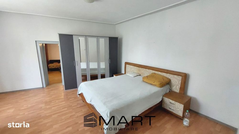 Casa cu 8 camere + 800mp teren Cisnadie zona Centrala