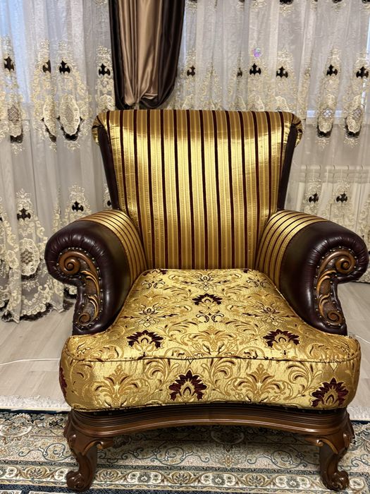 Продам диван с креслами