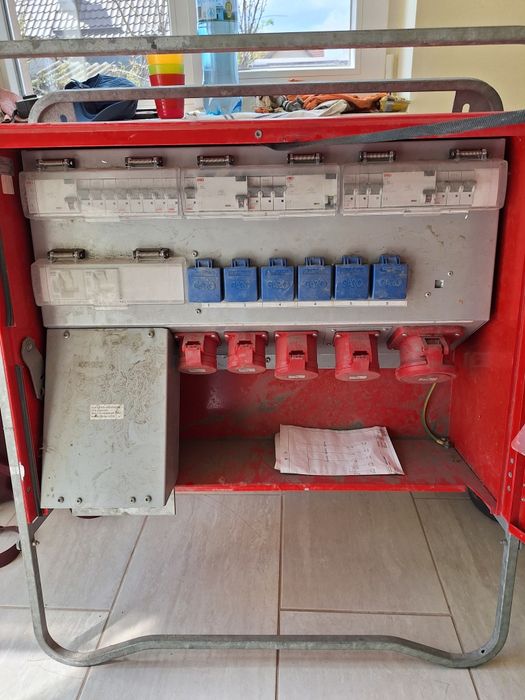 Panou electric  trifazat și 220