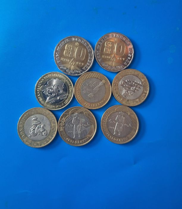 Монеты 100-6шт 200-2шт
