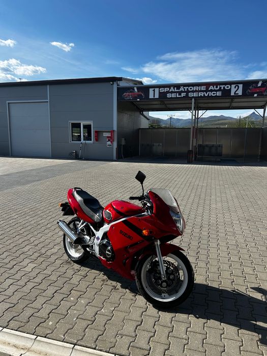 Motocicleta suzuki gs500f