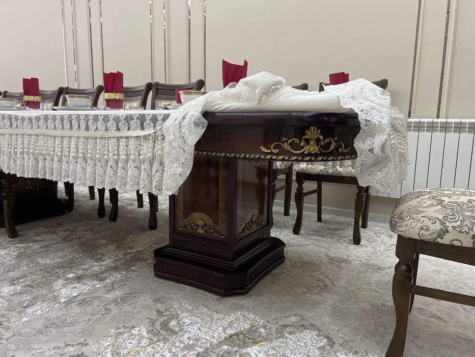 zal uchun 12 odamli ustar kursi, 2 kamplekt bor sifatli kelish