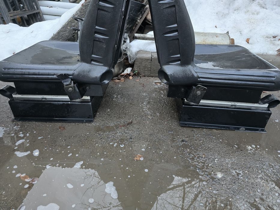 Продам сидения пластиковые