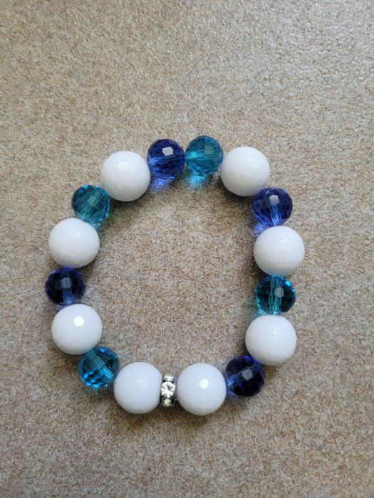 Комплект гривни от полускъпоценни камъни с подарък обеци на ТОП цена