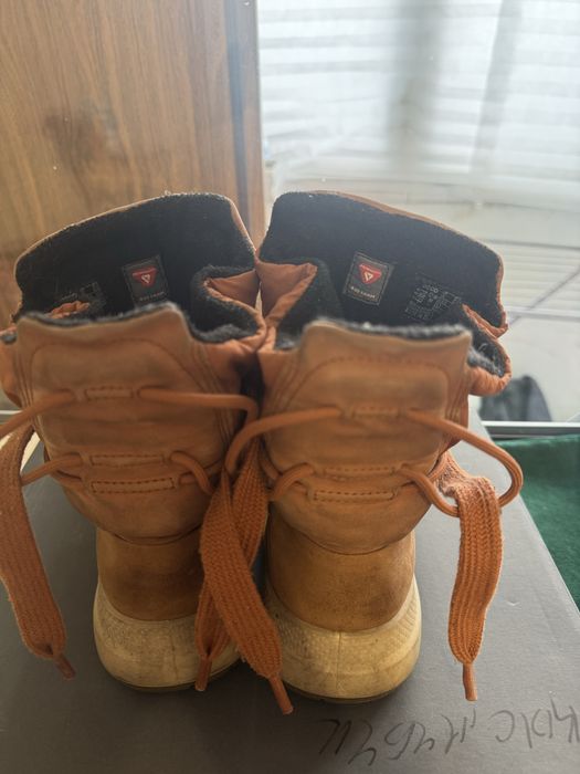 Продаю ботинки ecco