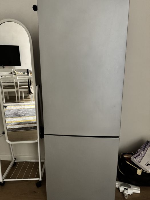 Холодильник б/у почти новый