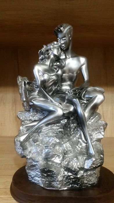 Статуетка за влюбени. Пасва навсякъде в дома Ви.