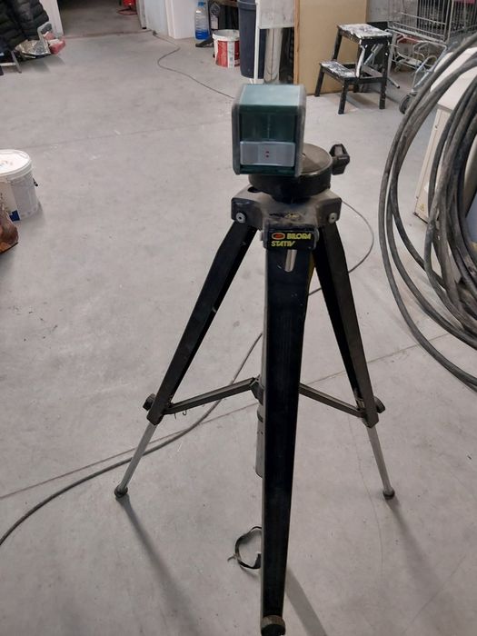 Лазерен нивелир бош със статив