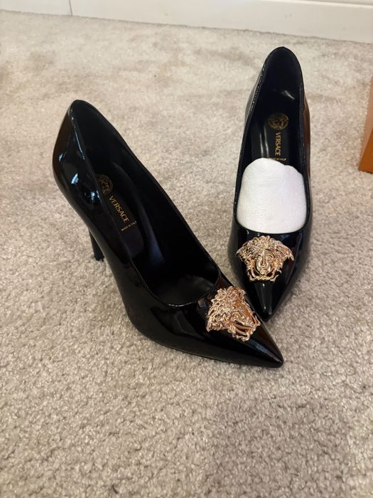 Pantofi cu toc Versace