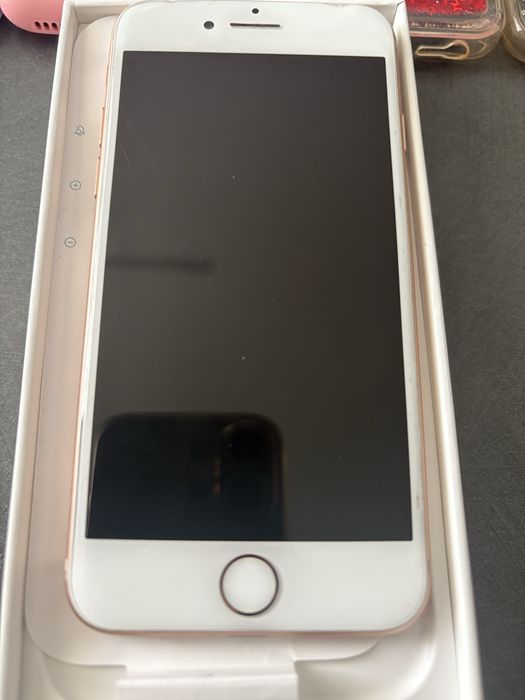 Продавам iPhone 8 – в отлично състояние