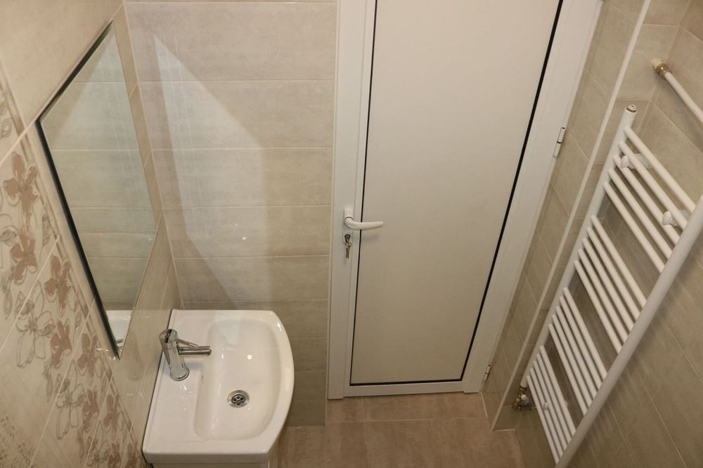 Офис до Народното събрание с паркомясто – 3 помещения, луксозен ремон