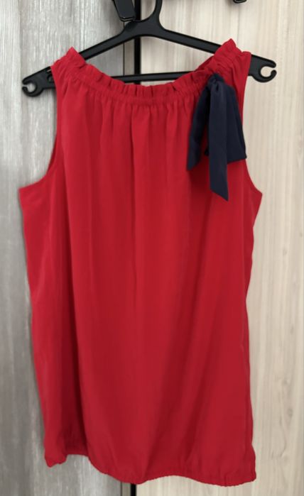 Дамски потник в червен цвят със панделка!