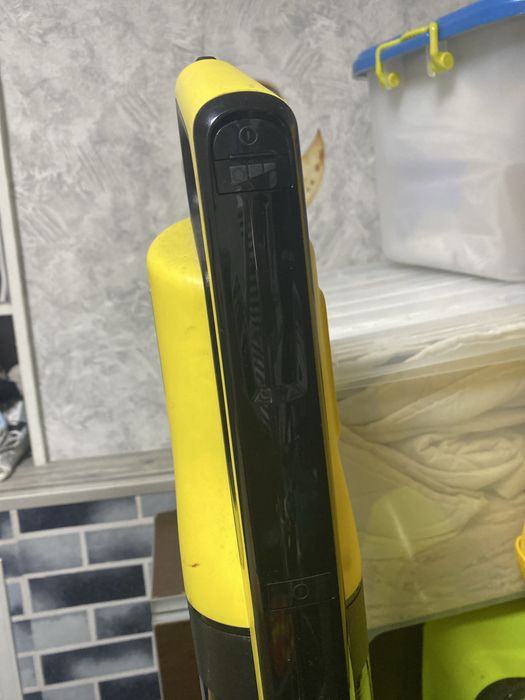 Вертикальный ручной пылесос Karcher