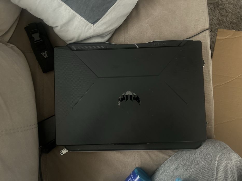 Лаптоп ASUS TUF F17 GTX 1650, Ryzen 7 4800H, 1TBssd, 16GB RAM