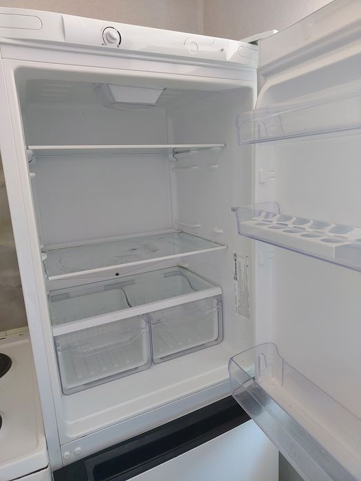 Продам холодильник Indesit